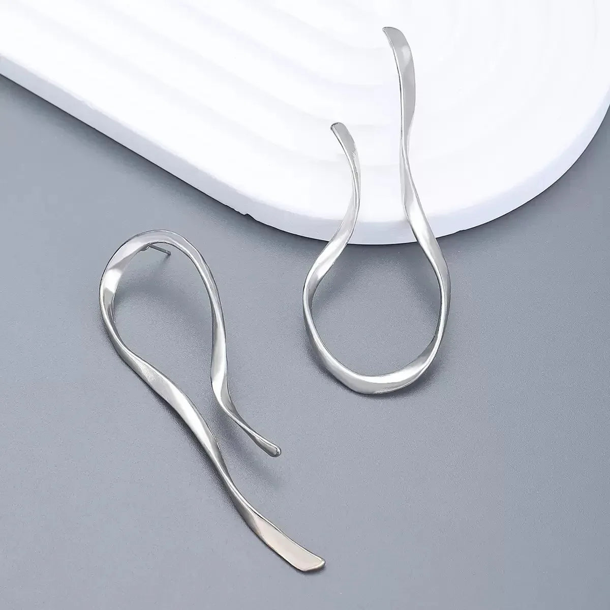 Abstract three-dimensional design earrings cool and handsome temperament fashion women exquisite retro ear hanging jewelry acces - Luvia