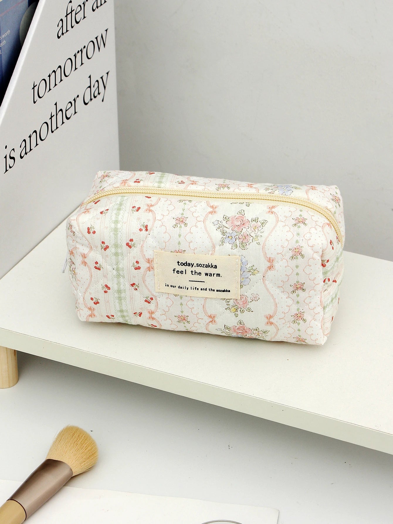1pc/set floral  quilted makeup bag, cute large capacity makeup bag, travel essential makeup bag, multifunctional makeup bag