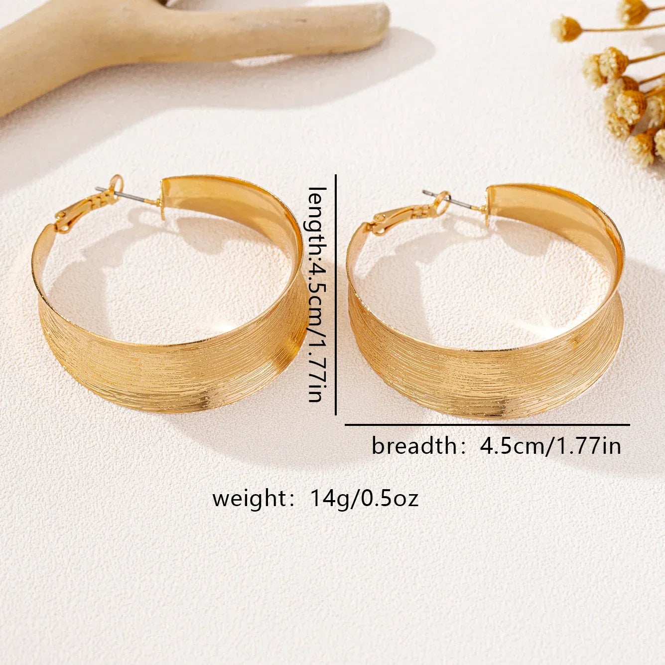 A Pair of Women's Earrings, Simple and Fashionable Brushed Craft Earrings, Suitable for Daily Wear and Vacation - Luvia