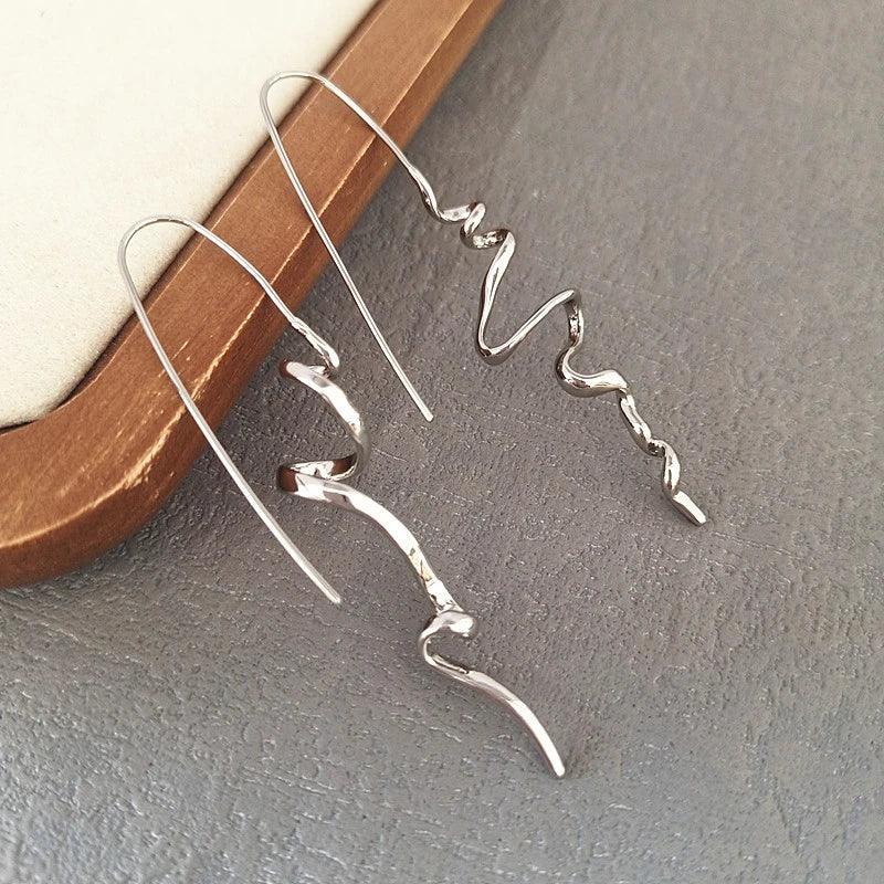 Abstract three-dimensional design earrings cool and handsome temperament fashion women exquisite retro ear hanging jewelry acces - Luvia