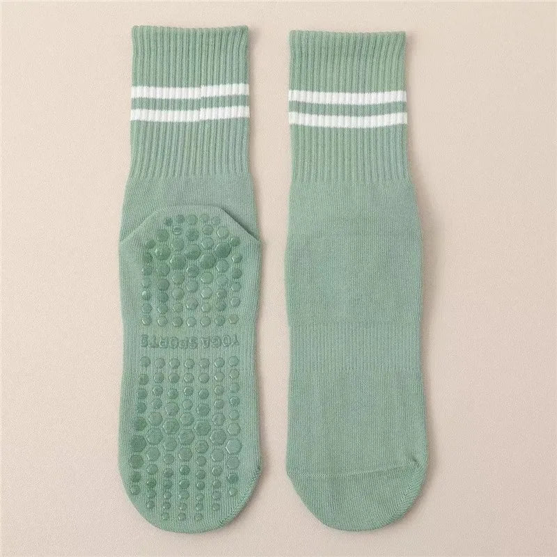 1 Pair Women's Yoga Socks with Silicone Grips Non Slip Fitness Socks for Pilates Dance and Workout Anti Slip Sports Socks - Luvia