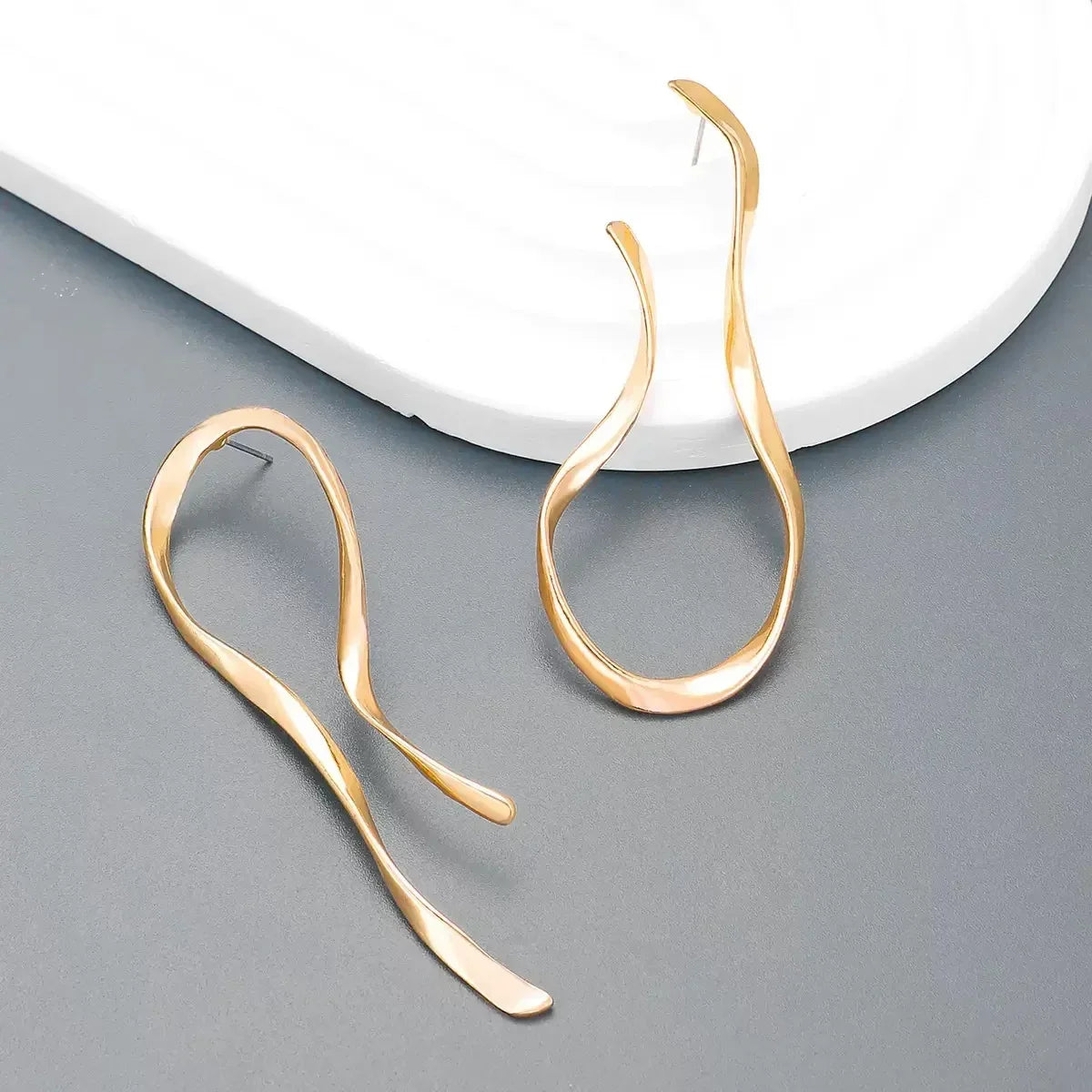 Abstract three-dimensional design earrings cool and handsome temperament fashion women exquisite retro ear hanging jewelry acces - Luvia